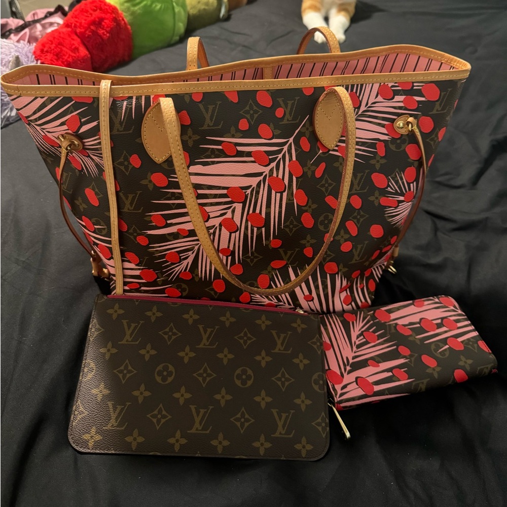 LV Limited Edition Palm Spring Jungle
Never-full w/pouch and Matching Wallet Set